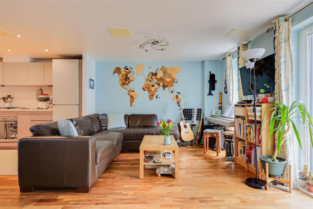 Additional image 4 of 2 bed maisonette for salePepys Court, Cambridge CB4