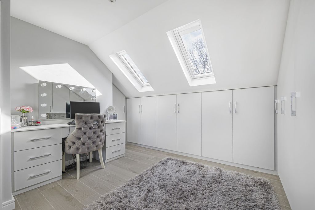 Additional image 24 of 4 bed semi-detached house for saleEdwin Close, Bexleyheath DA7