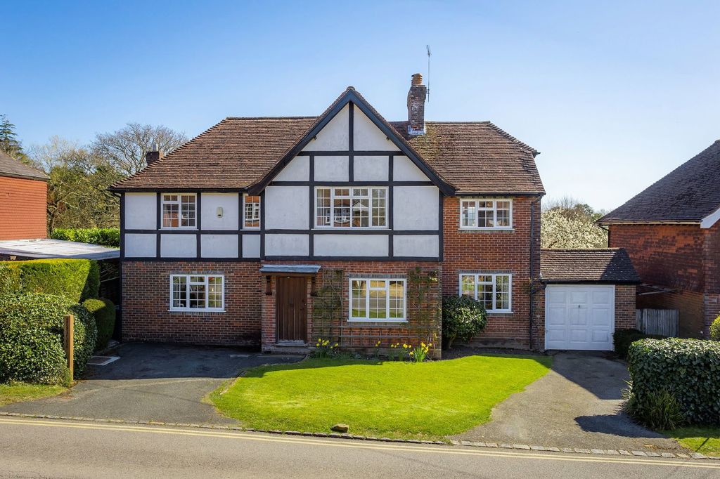 5 bed detached house for saleSaxonwood Road, Battle TN33