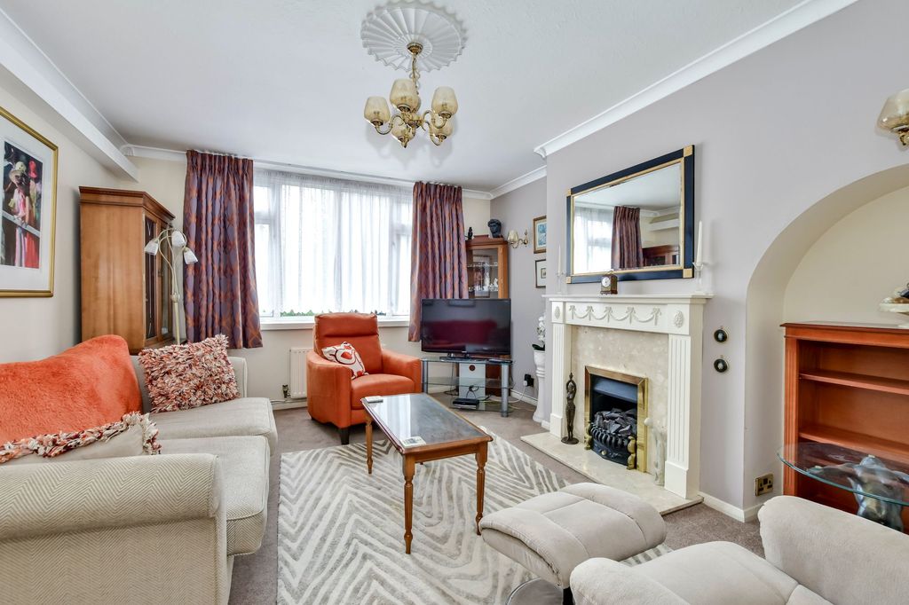 Additional image 2 of 3 bed semi-detached house for saleLangley Lane, Abbots Langley WD5