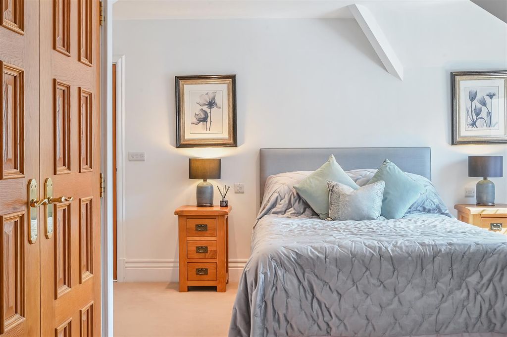 Additional image 17 of 2 bed flat for saleHolly Hill Park, Banstead SM7