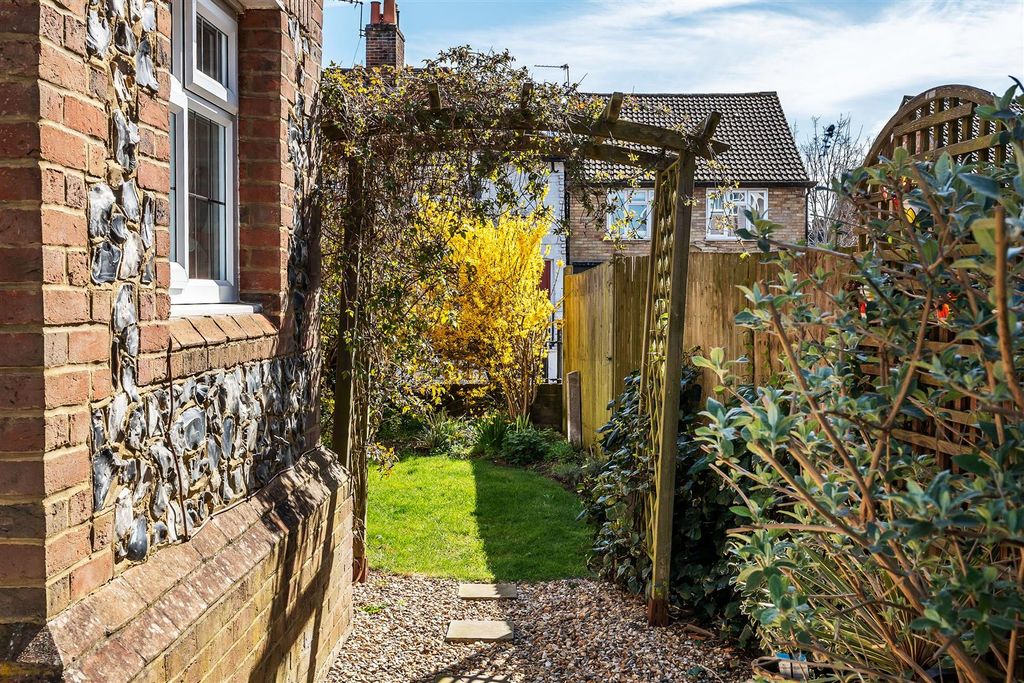 Additional image 22 of 2 bed flat for saleMarlborough Court, The Marld, Ashtead KT21