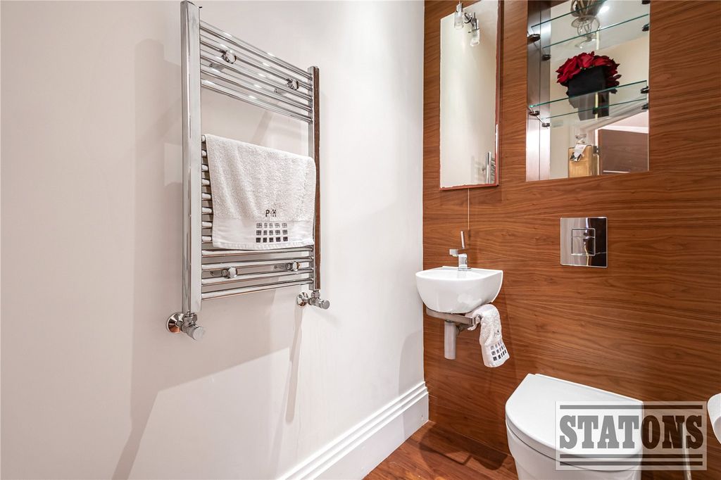 Additional image 21 of 3 bed flat for saleCockfosters Road, Barnet EN4