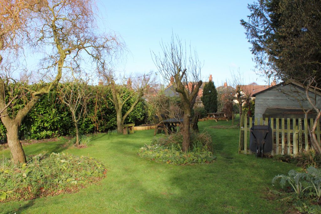 Additional image 4 of 3 bed cottage for saleSouth Street, Barnetby DN38