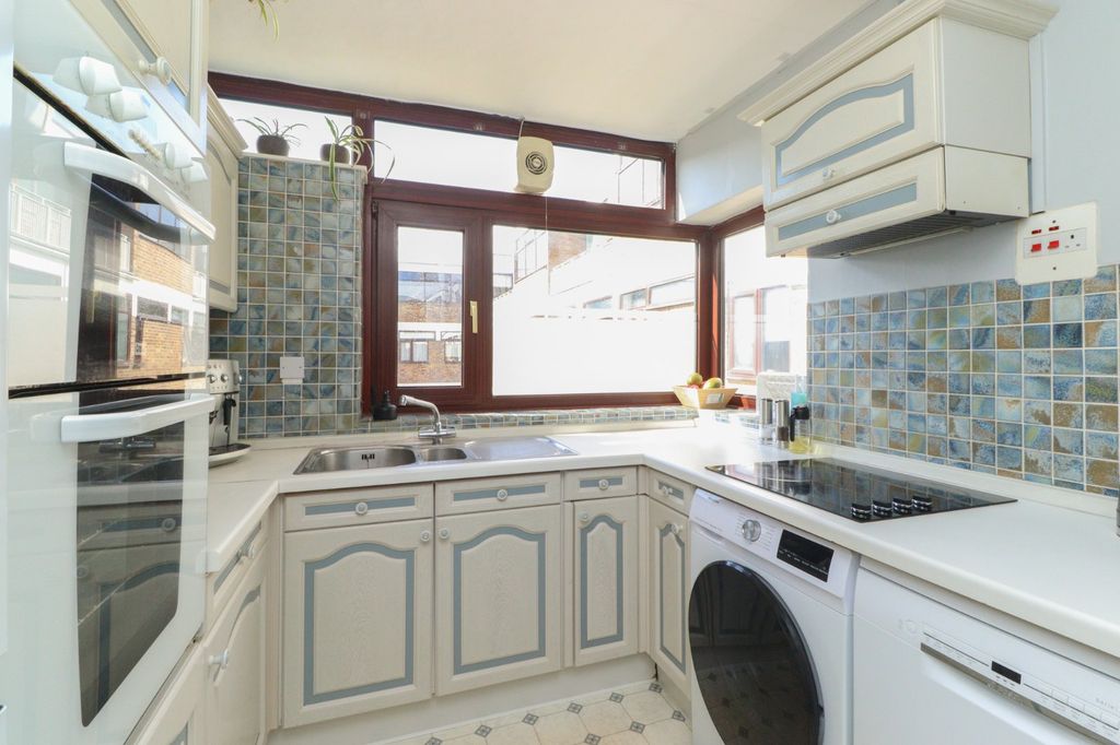 Additional image 3 of 3 bed flat for saleGainsboro Road, Birchington, Kent CT7