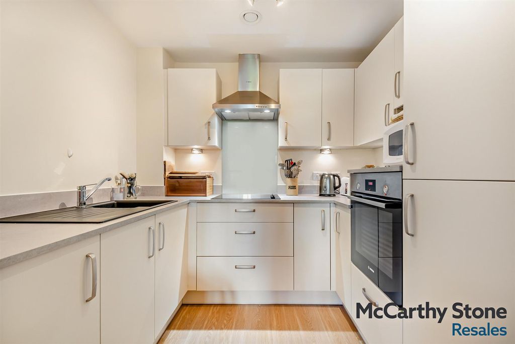 Additional image 7 of 2 bed flat for saleQueen Elizabeth Place, Orchard Lane, Alton GU34