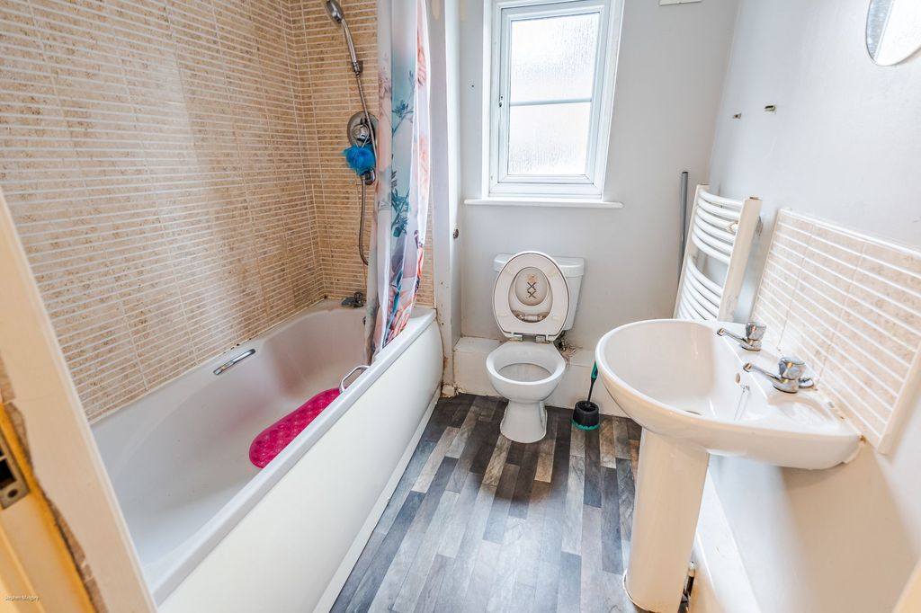 Additional image 9 of 2 bed flat for saleHighfield Chase, Dewsbury WF13