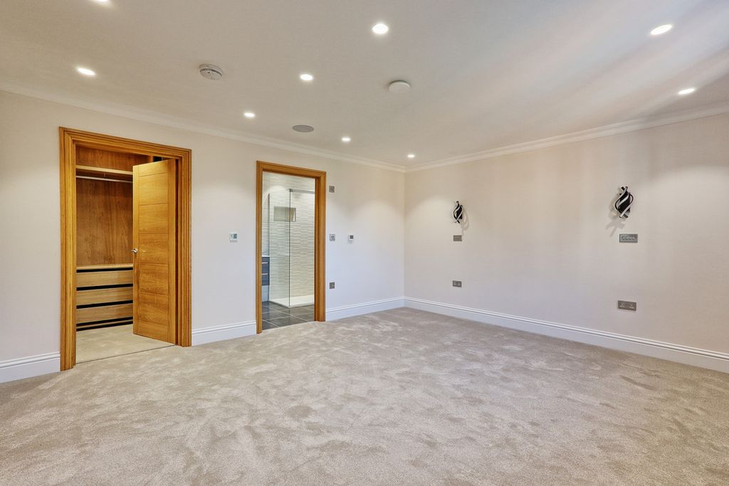 Additional image 33 of 6 bed detached house for saleCurtis Road, Emerson Park RM11
