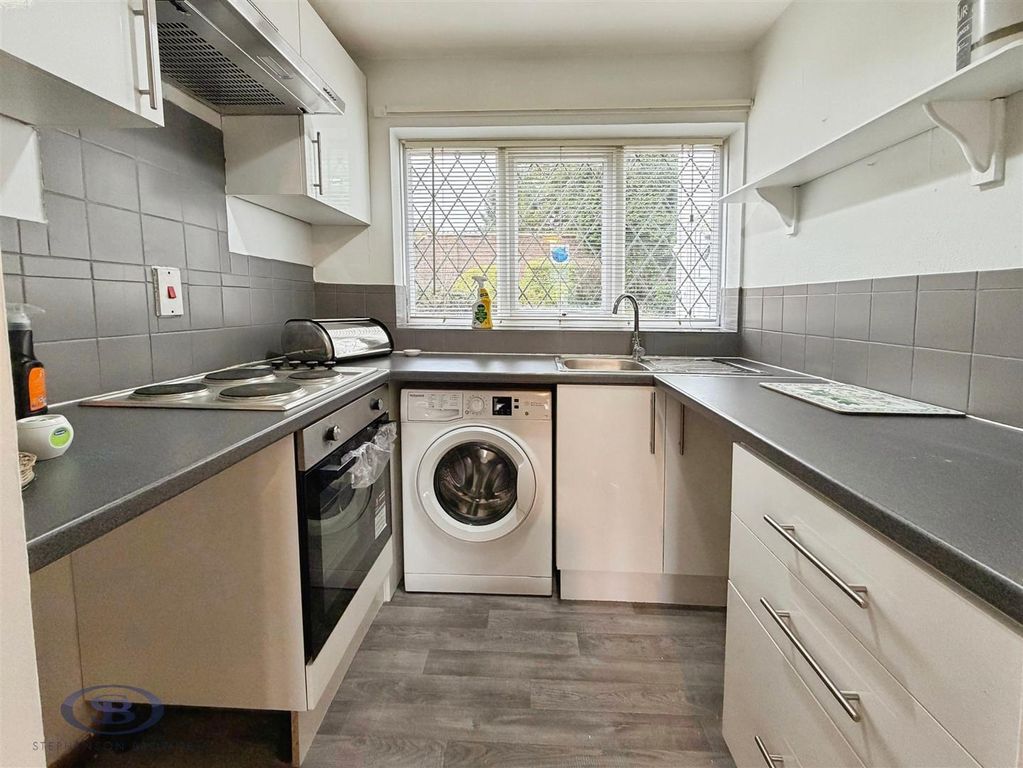 1 bed flat for saleCastle Ridge, Newcastle ST5 photo 3