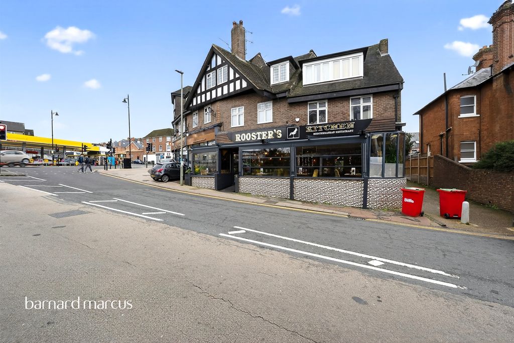 1 bed flat for saleHigh Street, Dorking RH4