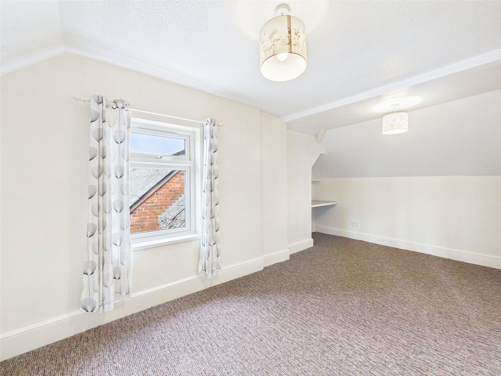2 bed flat for saleThe Square, Holsworthy, Devon EX22 photo 3