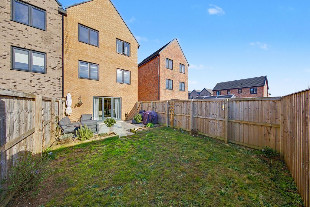 Additional image 28 of 4 bed semi-detached house for saleWoodyard Avenue, Tapton, Chesterfield S41