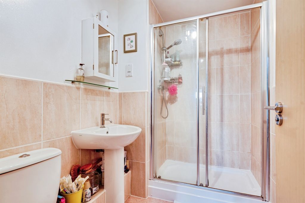 Additional image 7 of 2 bed flat for saleThornhill Close, Carterton OX18
