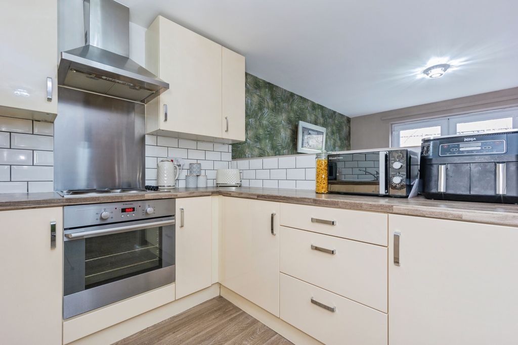 Additional image 7 of 2 bed flat for saleBramble Court, Stalybridge SK15