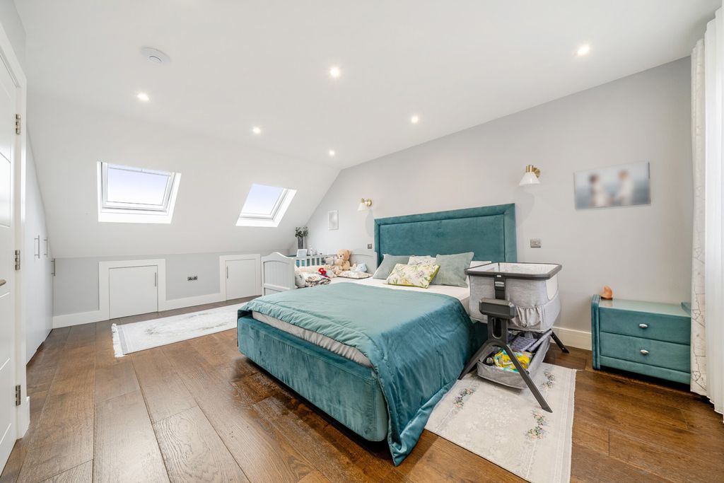 Additional image 5 of 5 bed semi-detached house for saleBrasted Close, Bexleyheath DA6