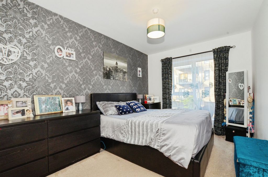 Additional image 6 of 2 bed flat for saleBucknall Place, Watford WD19