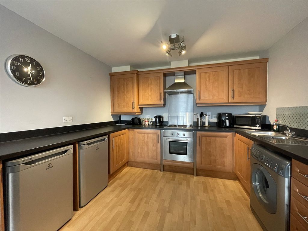 2 bed flat for saleOld Coach Road, Runcorn, Cheshire WA7 photo 2