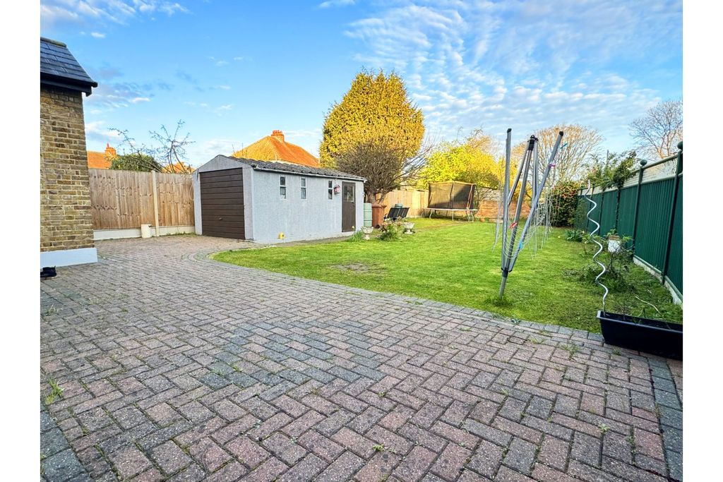Additional image 17 of 5 bed detached bungalow for saleErith Road, Bexleyheath DA7