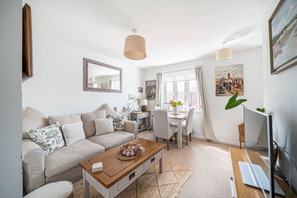 1 bed flat for saleStirrup Way, Andover SP11 photo 4