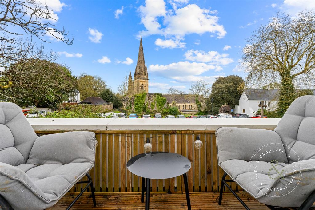 Additional image 3 of 2 bed flat for saleYr Hen Dy, The Cathedral Green, Llandaff, Cardiff CF5