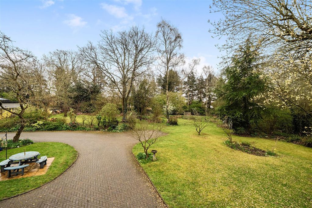 Additional image 3 of 4 bed detached house for saleBarker Close, Arborfield, Berkshire RG2