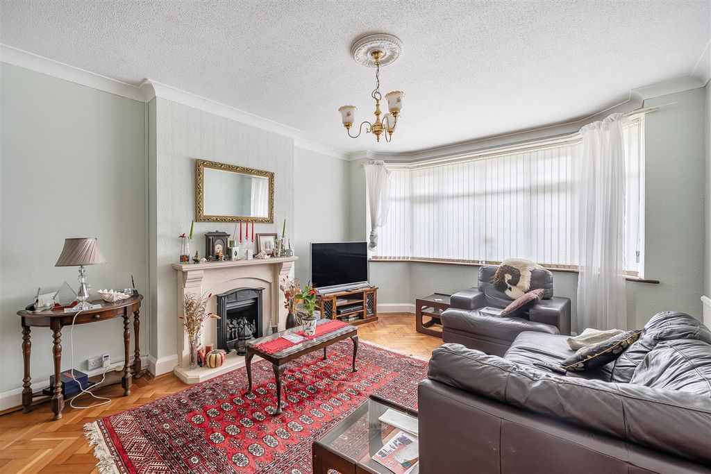 Additional image 2 of 3 bed detached bungalow for saleChaffers Mead, Ashtead KT21