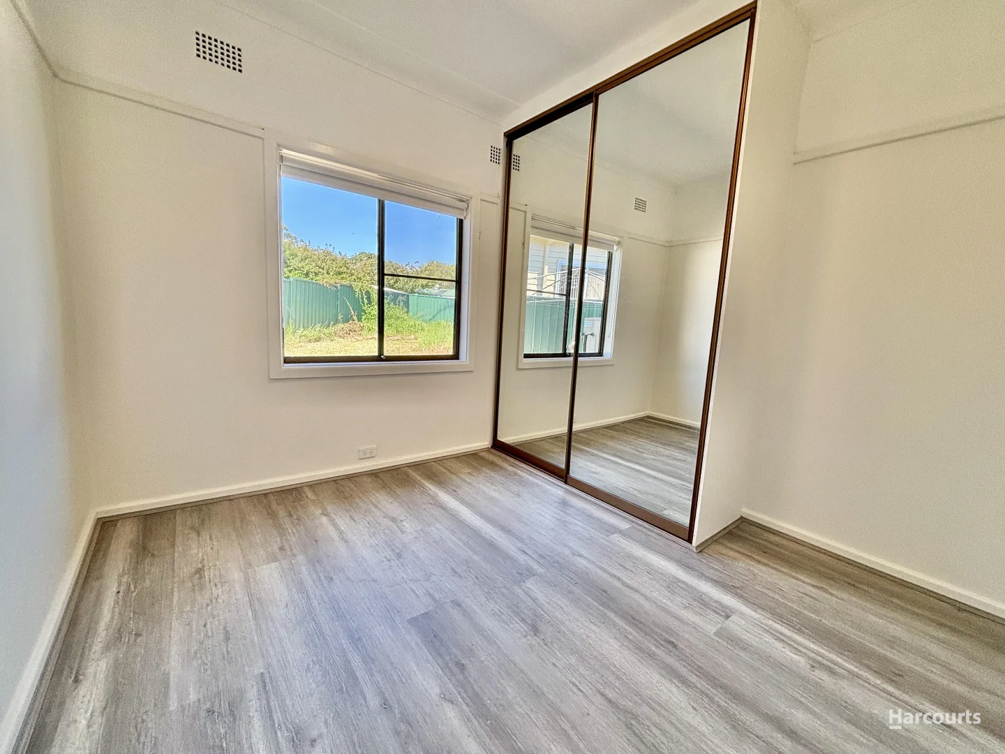4 Chisholm Crescent, Bradbury NSW 2560 photo 5