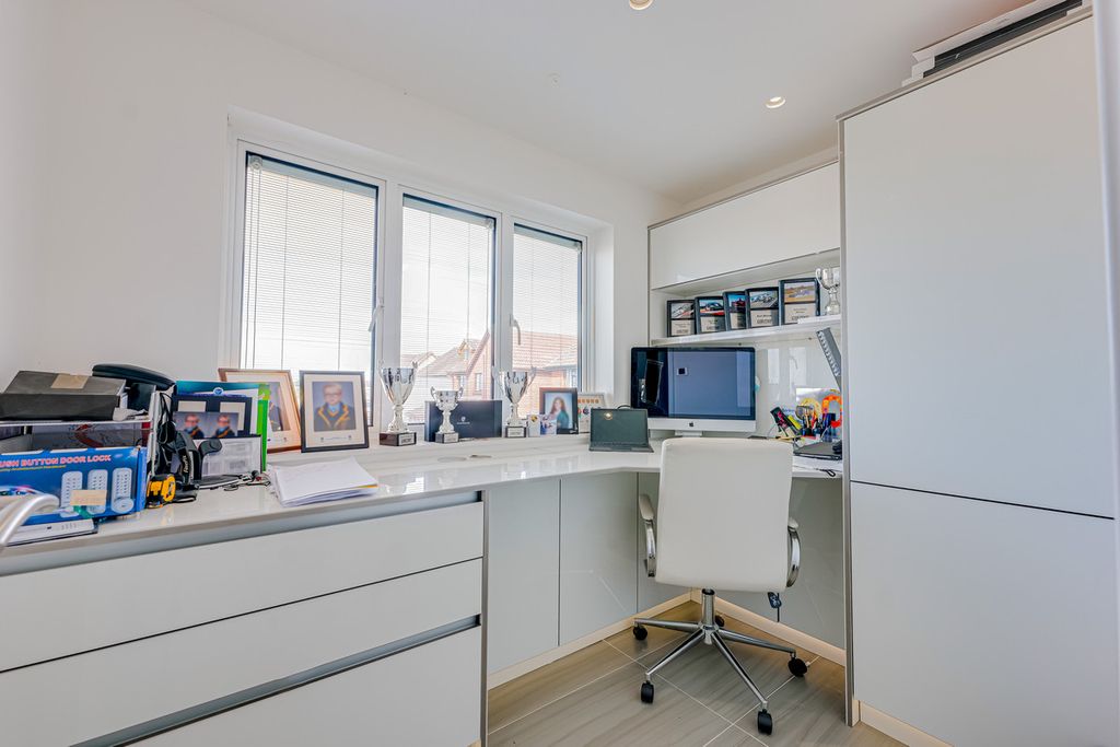Additional image 39 of 5 bed detached house for saleHomestead Gardens, Hadleigh SS7