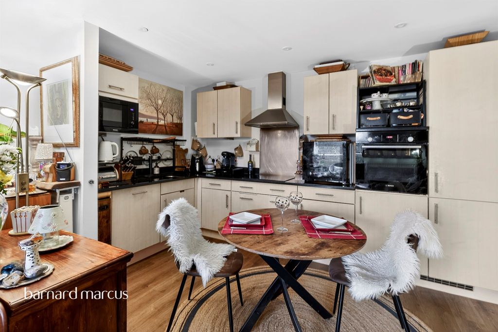 Additional image 9 of 2 bed flat for saleHill View, Dorking RH4