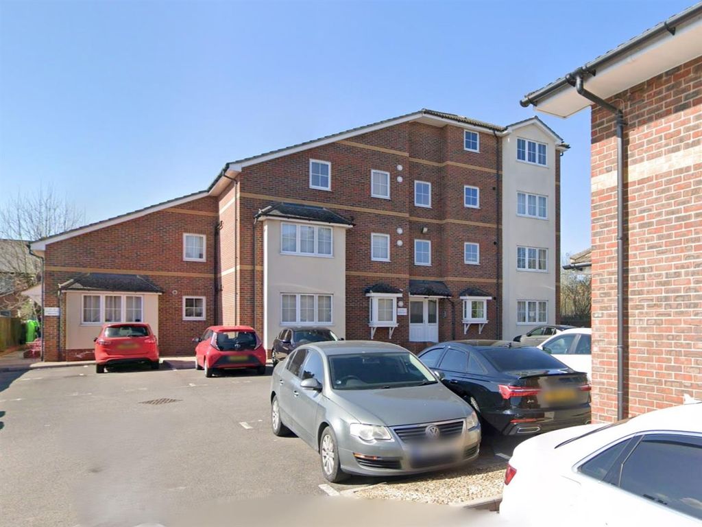 1 bed flat for saleSpencer Close, Aldershot GU12
