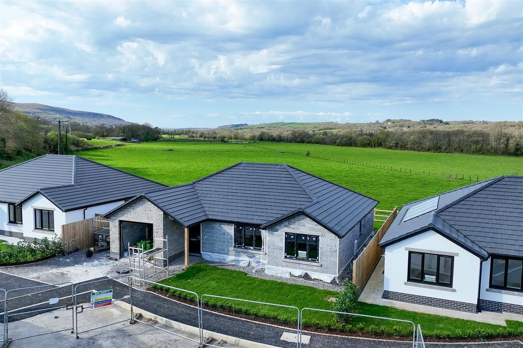Additional image 4 of 3 bed detached bungalow for saleGolwg Y Garreg Las, Ammanford SA18