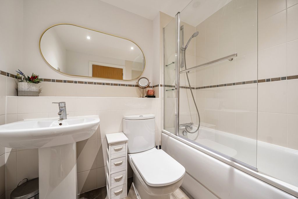 Additional image 6 of 2 bed flat for saleGoldsworth Road, Woking GU21