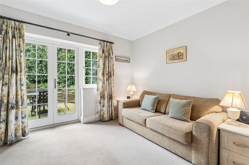 Additional image 16 of 2 bed flat for saleNorth Road, Berkhamsted, Hertfordshire HP4