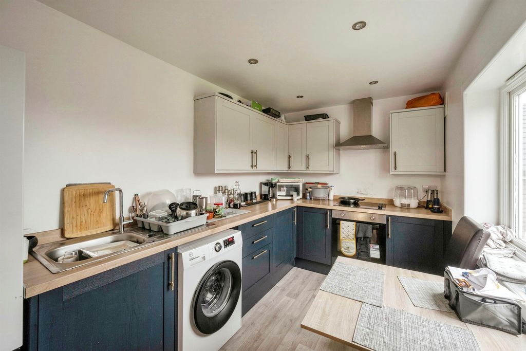 Additional image 3 of 2 bed flat for saleQueen Street, Balby, Doncaster DN4