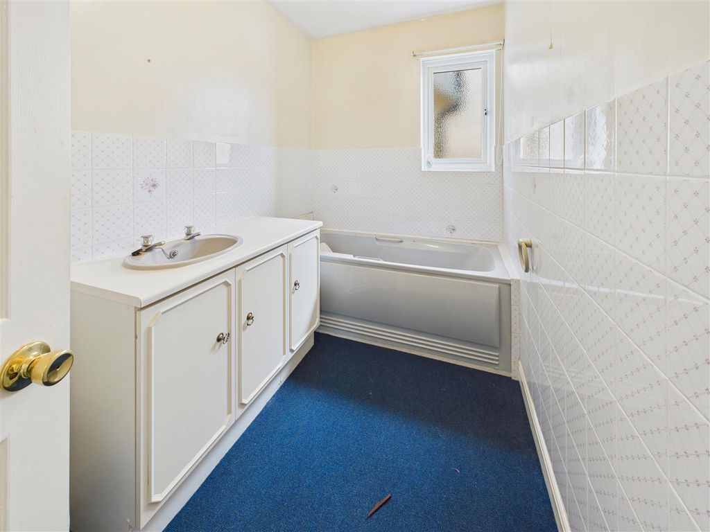 Additional image 9 of 2 bed flat for saleOld Manor Lawns, Long Lane, Beverley HU17