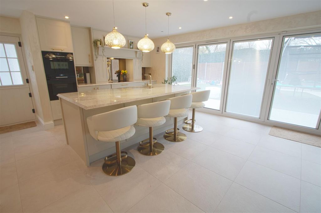 Additional image 8 of 4 bed detached house for saleBurnt Mills Road, Basildon SS13