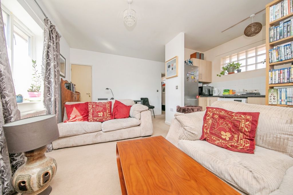 Additional image 6 of 2 bed flat for saleGrant Rise, Woodbridge, Suffolk IP12