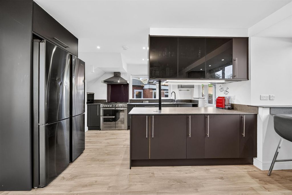 Additional image 2 of 4 bed detached house for saleLynwood Mount, Wortley, Leeds LS12
