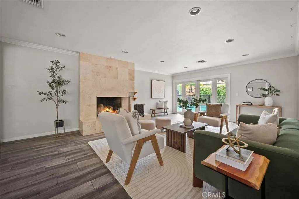 Additional image 3 of 7027 Gloria Avenue, Lake Balboa, CA 91406