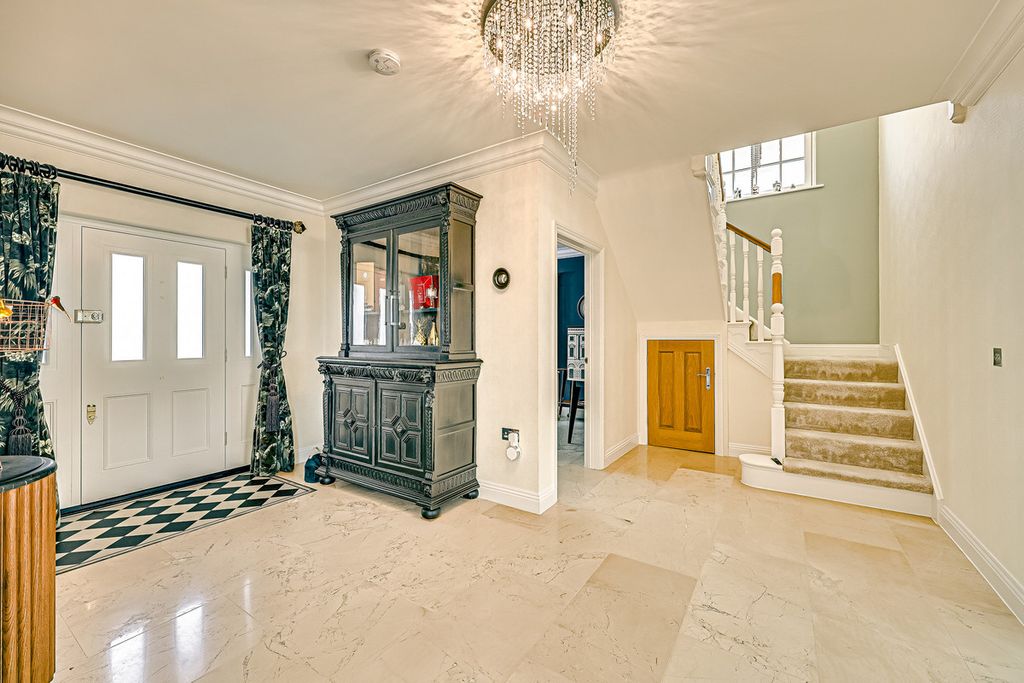 Additional image 4 of 5 bed detached house for saleVicarage Heights, Benfleet SS7