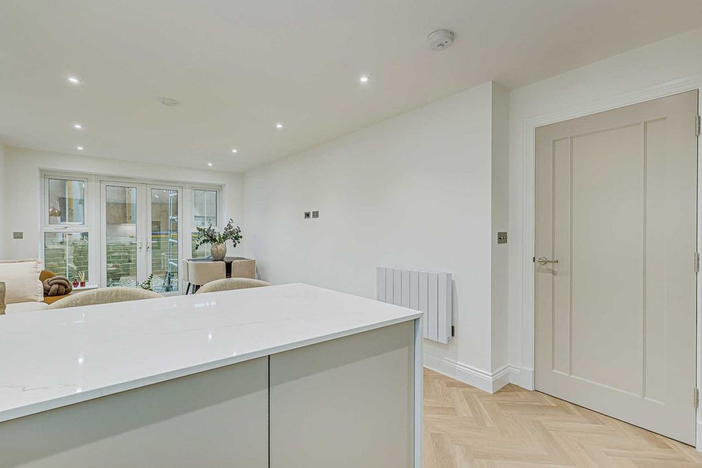 Additional image 13 of 2 bed flat for saleHall Crescent, Benfleet SS7