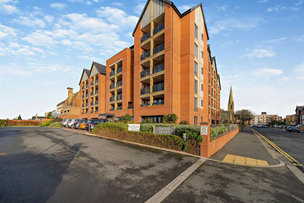 2 bed flat for saleOrchid Court, South Promenade, Lytham St. Annes FY8