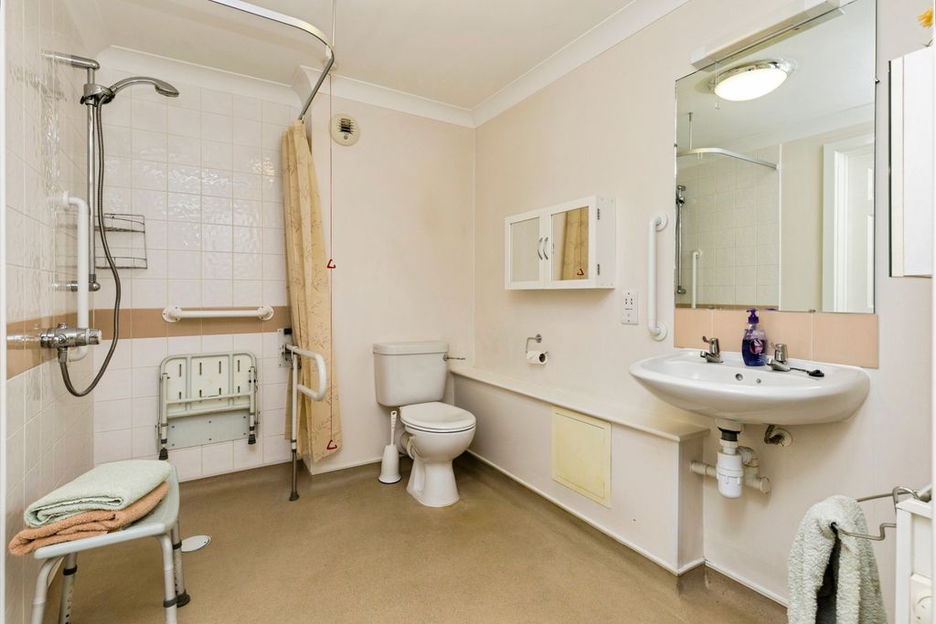 Additional image 12 of 1 bed property for saleRowan Drive, Billingshurst RH14