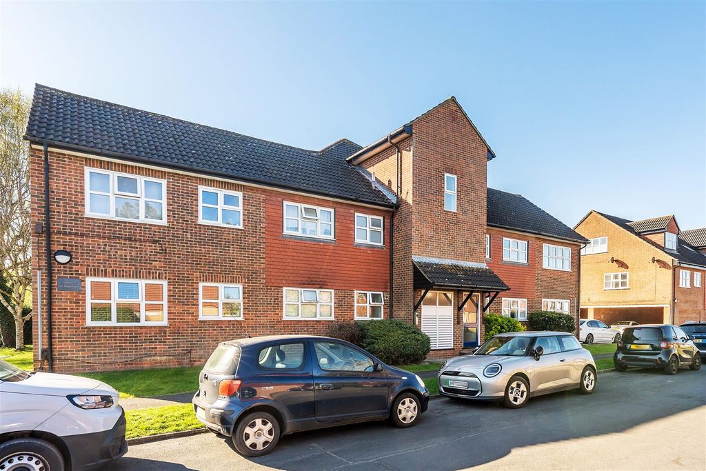 1 bed flat for saleAshtead KT21