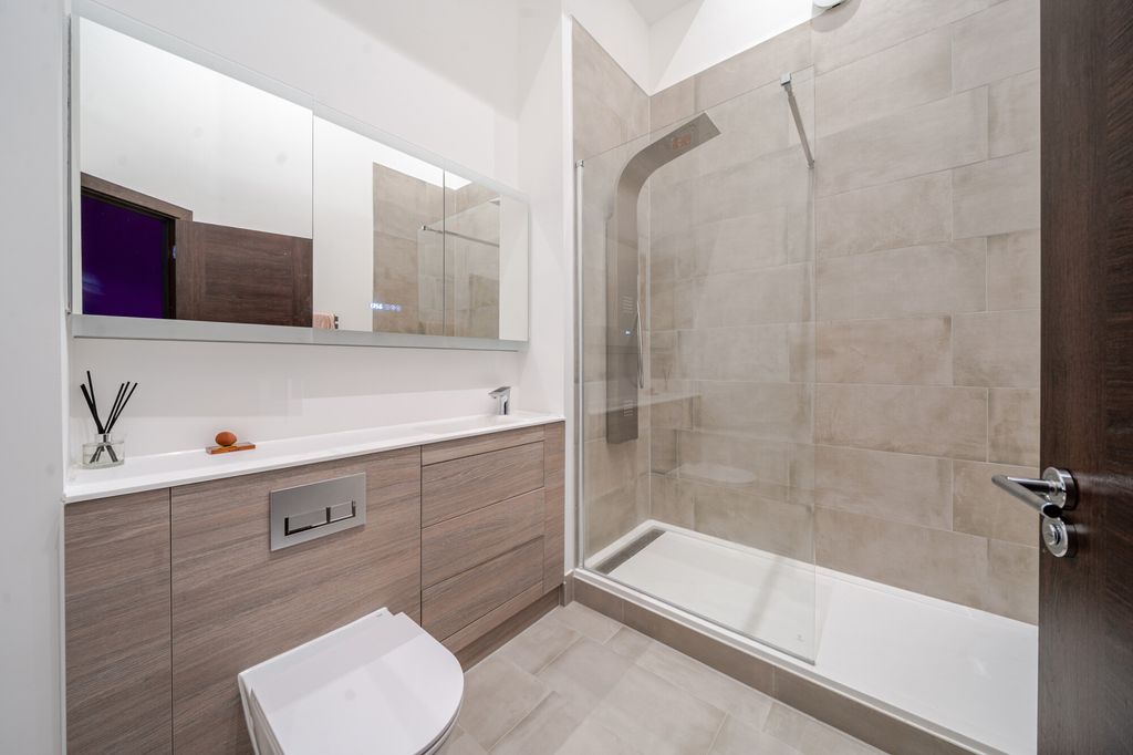 Additional image 6 of 4 bed terraced house for saleGillies Lane, Aldershot GU11