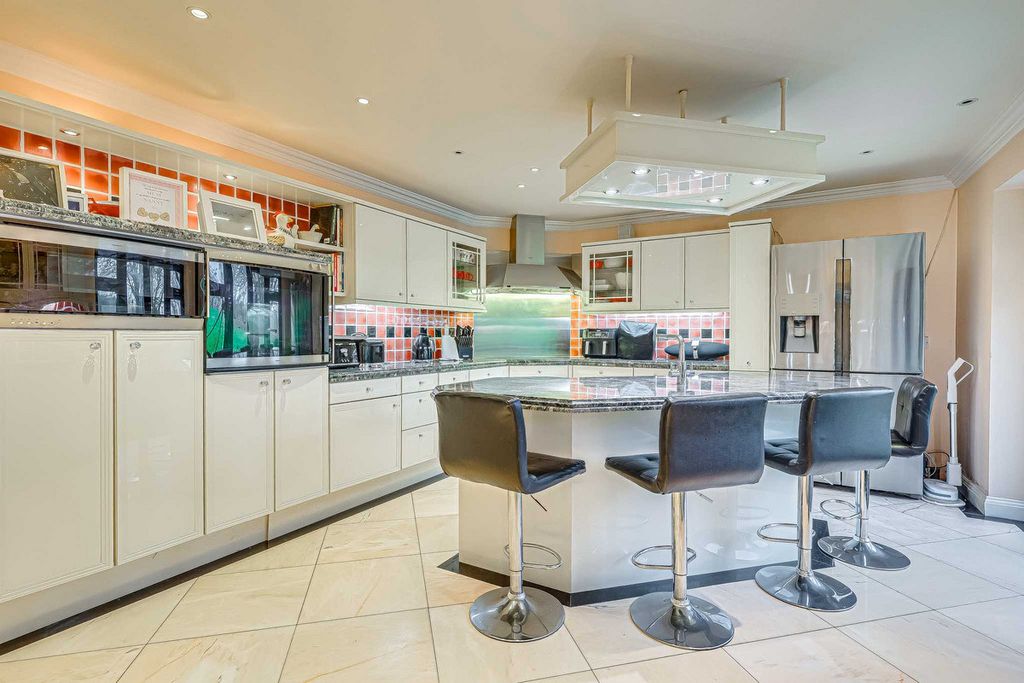 Additional image 23 of 4 bed detached house for saleVicarage Hill, Benfleet SS7