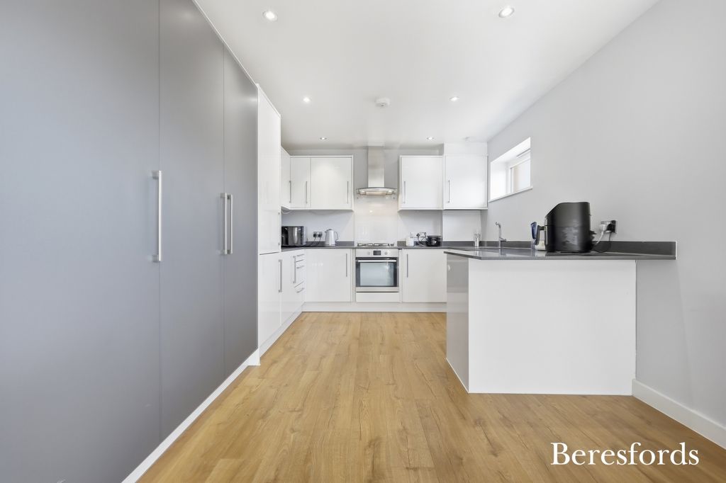 Additional image 16 of 2 bed flat for saleUpminster Road, Upminster RM14