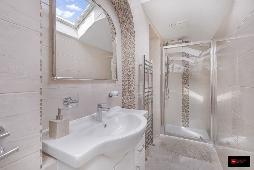 Additional image 16 of 5 bed detached house for saleLee Chapel Lane, Basildon SS16