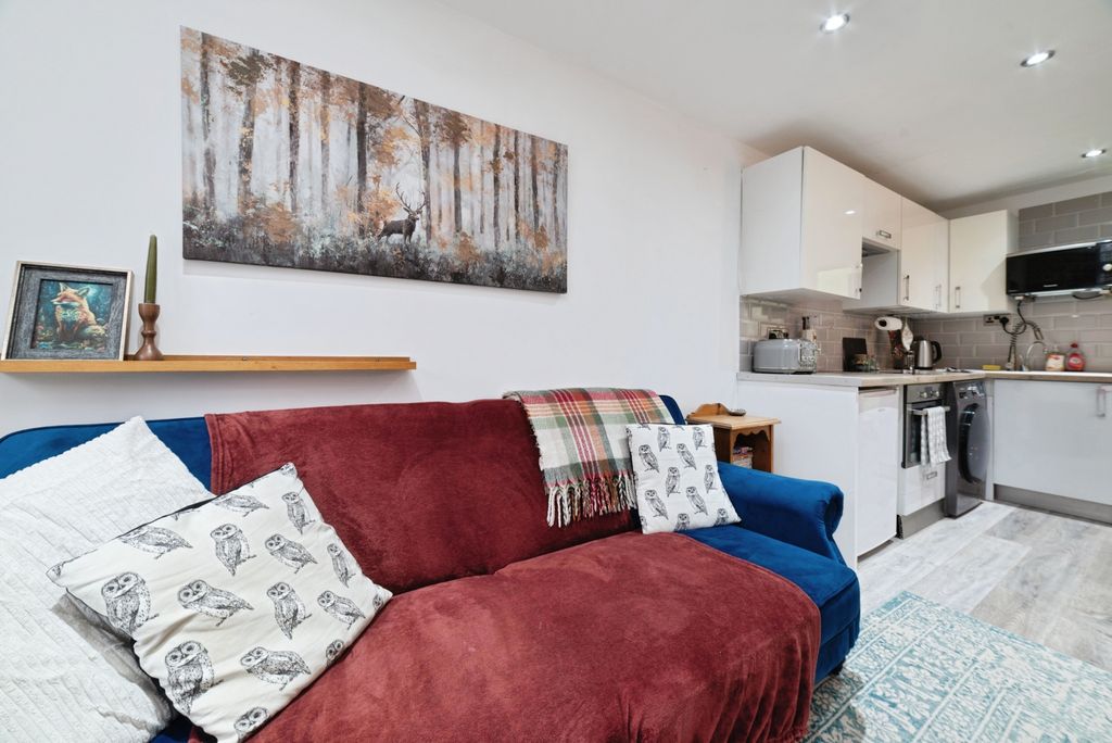 Additional image 10 of 1 bed flat for saleWalkergate, Beverley HU17