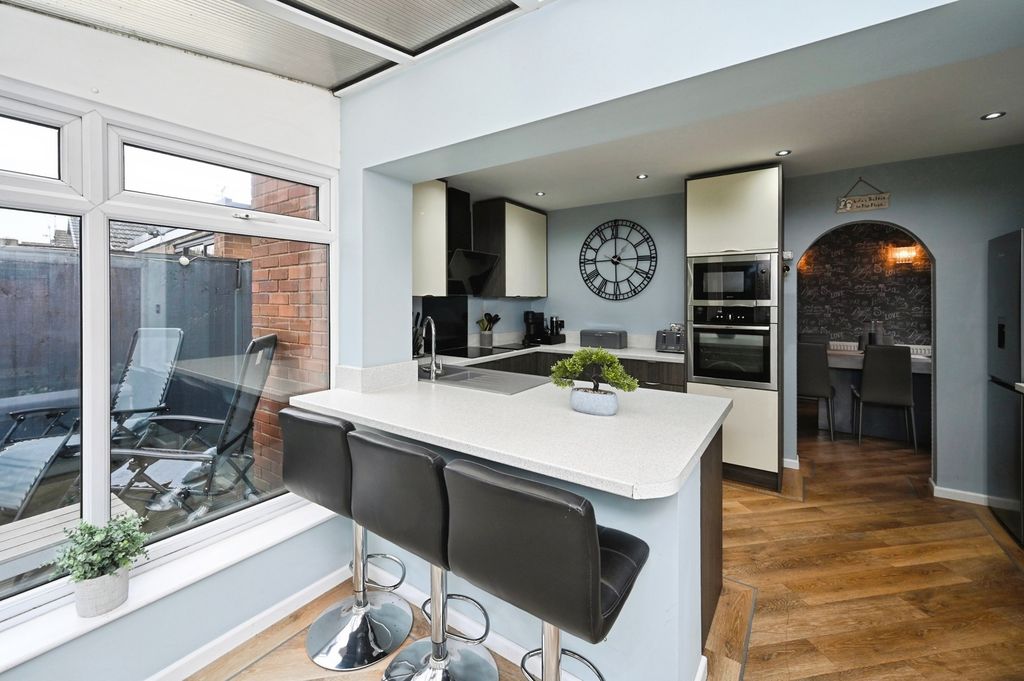 3 bed detached house for saleManning View, Ilkeston, Derbyshire DE7 photo 3